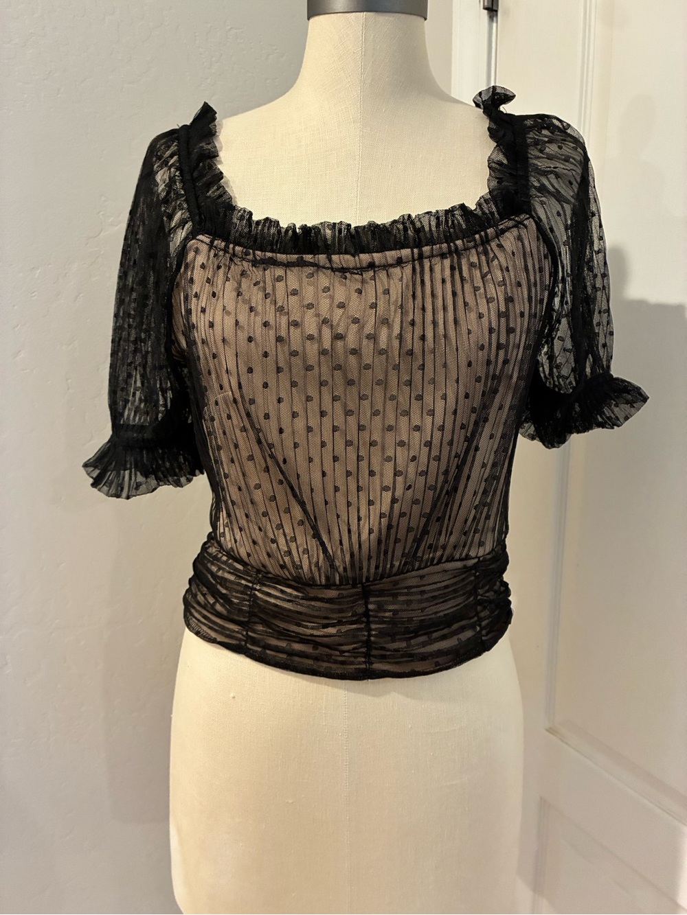 Story-On Beige Blouse Top - Lace Ruffles puff sleeves M - Excellent Condition